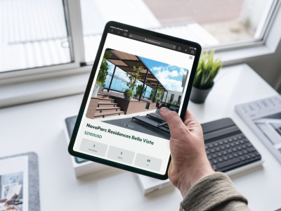 tablet-in-hand-mockup